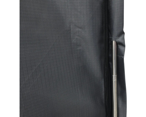 Vue détaillée d''un revêtement en tissu avec fermeture éclair et barre métallique