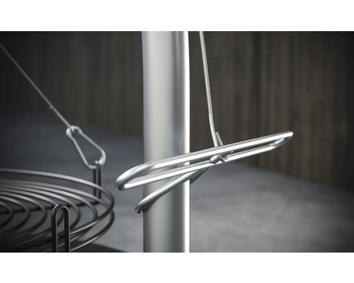 Vue détaillée d''un gril avec des composants en acier inoxydable