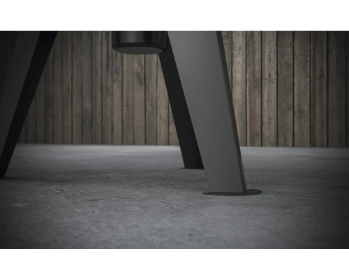 Gros plan sur les pieds d''un meuble sur un fond gris