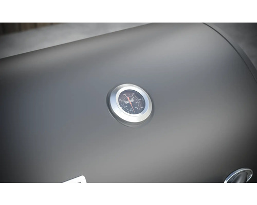 Gros plan du couvercle d''un barbecue avec indicateur de température.