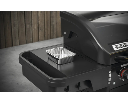 Barbecue Tenneker avec barquette en aluminium sur l''étagère