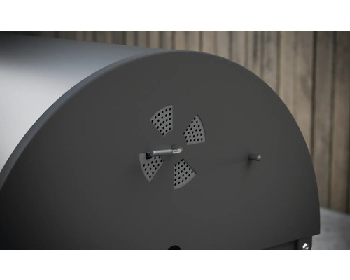 Vue détaillée d''un barbecue à charbon de bois avec système de ventilation