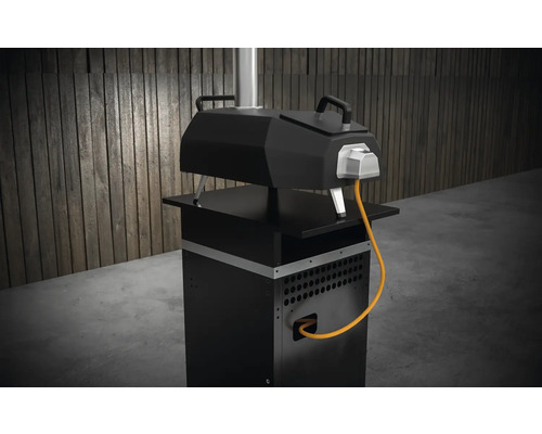 Pizzaofen mit Untergestell und orangem Kabel