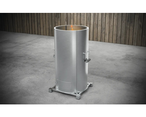 Edelstahlofen für den Außenbereich mit Flamme