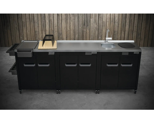 Aussenküche mit Spüle, Schneidebrett, Schubladen und Schränken