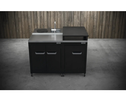 Outdoor-Küche mit Spüle, Wasserhahn und Arbeitsfläche