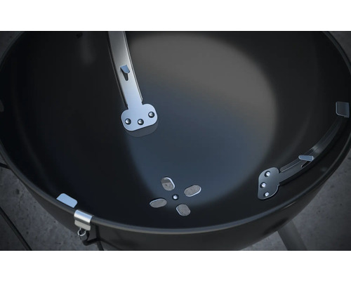 Vue intérieure d''un barbecue boule avec régulateur de ventilation