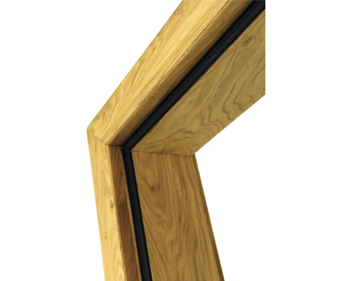 Vue détaillée d''un cadre de porte en bois avec joint