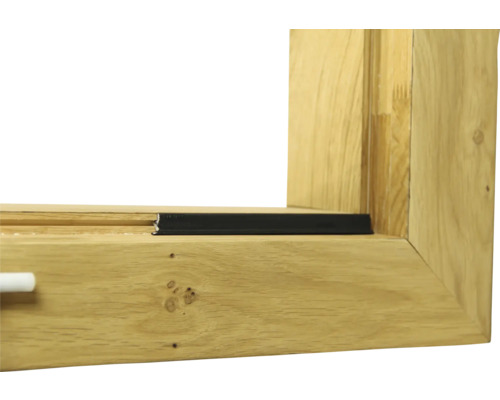 Cadre de fenêtre en bois avec joint de fenêtre inséré