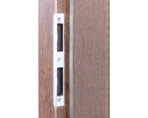 Ferrure de porte en métal avec structure en bois