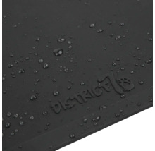 Tapis noir avec des gouttes d''eau et le logo District 70
