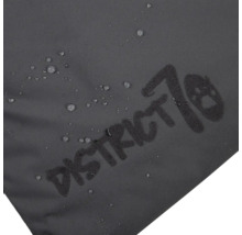 District 70 Logo auf wasserabweisendem Material mit Wassertropfen