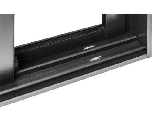 Detailansicht eines schwarzen Fensterrahmens