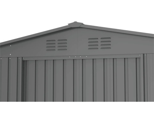 Vue détaillée d''un abri de jardin avec des fentes d''aération dans le toit.