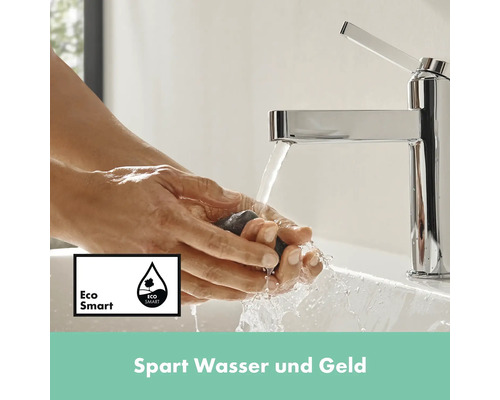 Hände unter einem Wasserhahn mit EcoSmart Funktion