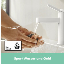 Person wäscht Hände unter einem Wasserhahn mit EcoSmart Funktion