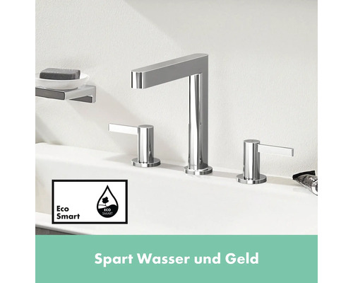 Auf einem Waschbecken befinden sich eine Armatur und eine Seife, sowie das Eco Smart Zeichen. Eco Smart bedeutet Wassersparen.