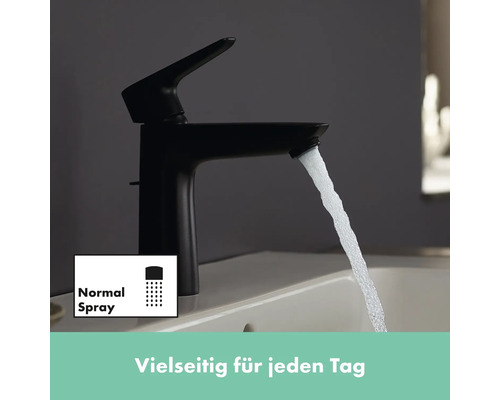 Schwarzer Wasserhahn mit Normalstrahl auf einem Waschbecken