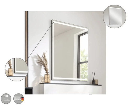 Miroir carré avec éclairage dans la salle de bains. Produit fabriqué en Allemagne. Dix éclairages dans l''environnement de travail.