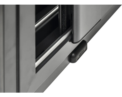 Detailansicht einer Schiebetür mit Griff