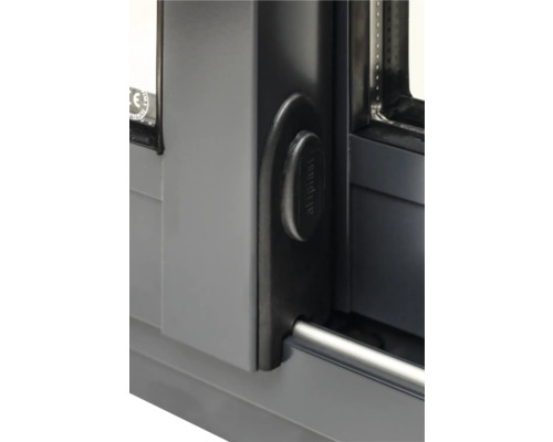 Detailansicht eines Aluminiumfensters mit Griff