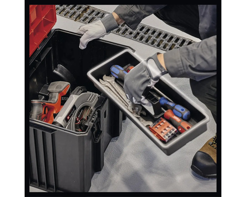 Boîte à outils avec outils et accessoires