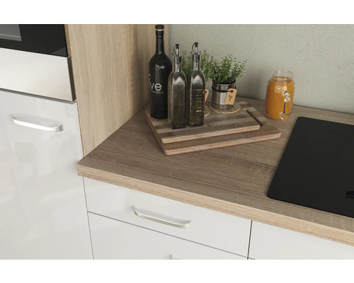 Scène de cuisine avec plan de travail, décoration et ustensiles de cuisine