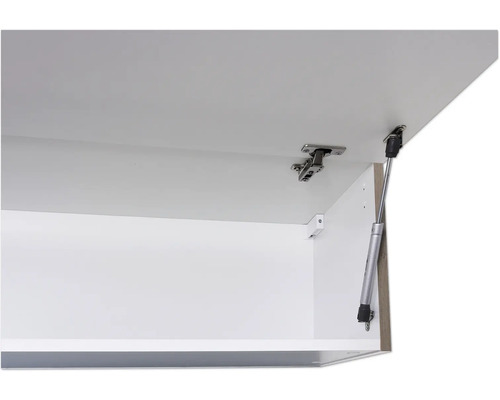 Innenseite eines offenen weißen Schranks mit Beschlägen