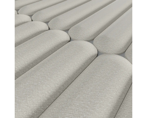 Längliche, graue Mosaikfliesen im Detail