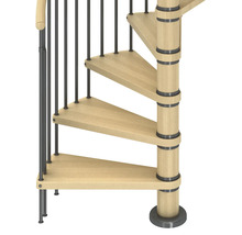 Vue détaillée d''un escalier en colimaçon avec marches en bois et rambarde en métal