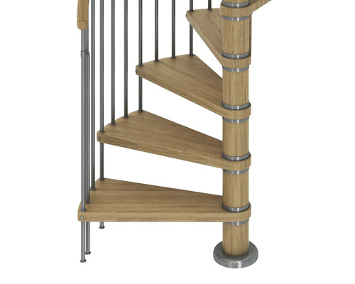 Detailansicht einer Wendeltreppe mit Holzstufen und Metallgeländer