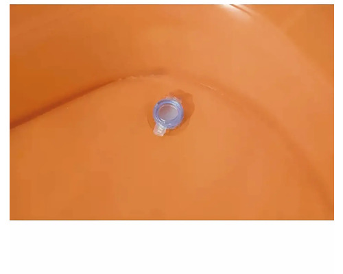 Vue détaillée d''une vanne de vidange sur une piscine