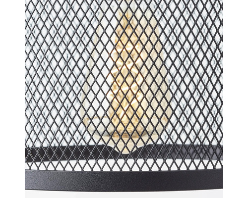 Nahaufnahme einer Pendelleuchte mit Metallgitter