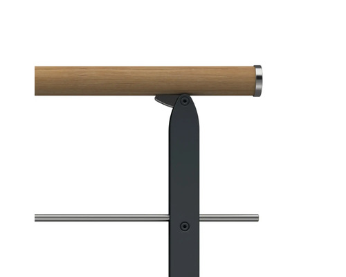 Detailaufnahme eines Holzhandlaufs mit Halterung