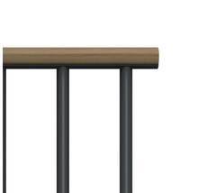 Vue détaillée d''une balustrade avec main courante en bois et montants en métal