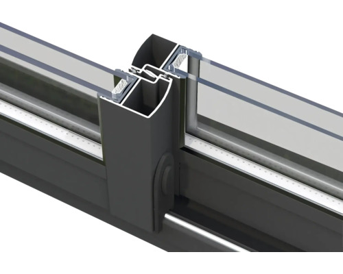 Detailansicht eines Fensterrahmens aus Aluminium mit Glas