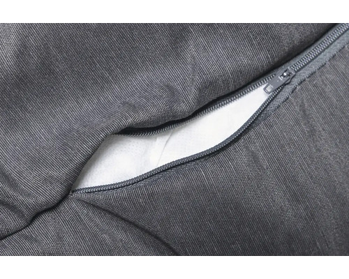 Detailaufnahme eines Kissens mit Reißverschluss