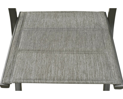 Sitzfläche eines Gartenstuhls aus Textilgewebe