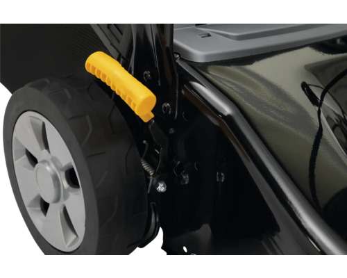 Vue détaillée d''une tondeuse à gazon avec poignée jaune et roue