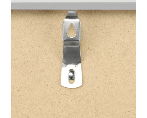 Attache métallique sur un dos de cadre pour montage mural