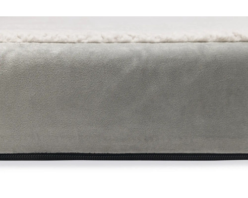 Vue détaillée d''un lit pour animaux de compagnie avec surface en polaire