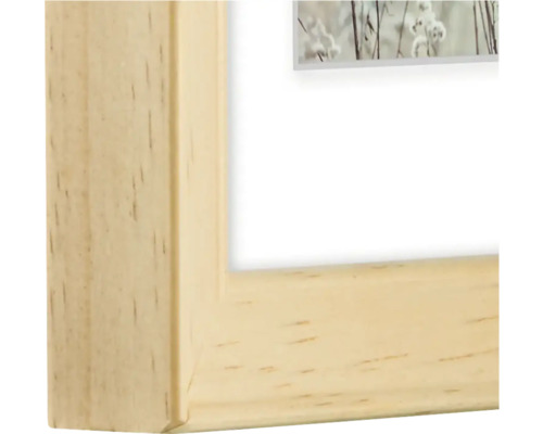 Vue détaillée d''un cadre photo en bois.