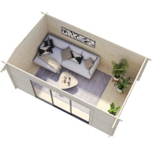 Helles Holzhaus mit Wohnbereich, Sofa, Tisch und Pflanzen