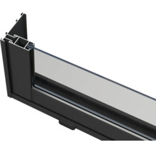 Detailansicht eines schwarzen Fensterrahmens mit Glas