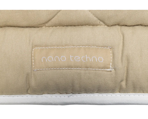 Detailansicht einer Steppmatratze mit dem Aufdruck Nano Techno