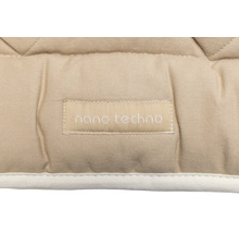 Nahaufnahme einer gesteppten Matratze mit dem Aufdruck Nano Techno