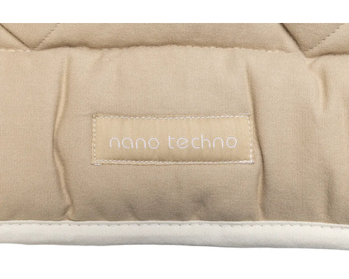 Nahaufnahme einer gesteppten Matratze mit dem Aufdruck Nano Techno