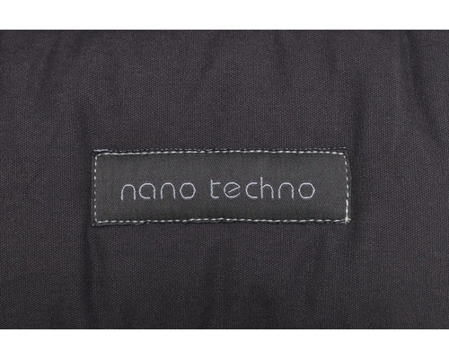Detailaufnahme eines Textilstücks mit dem Schriftzug ''nano techno''