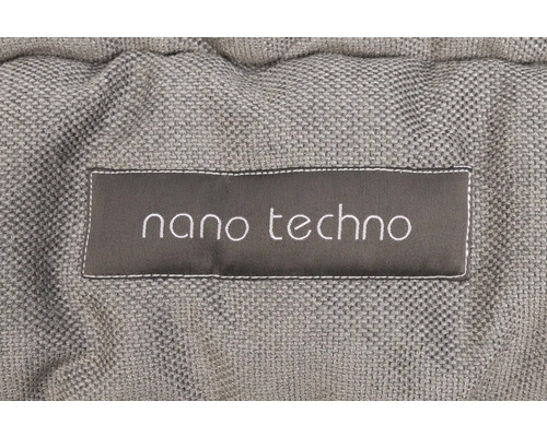 Detailansicht eines grauen Stoffbezugs mit dem Aufdruck Nano Techno