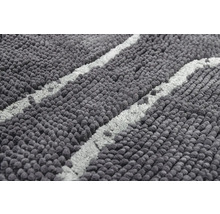 Tapis de bain gris à rayures